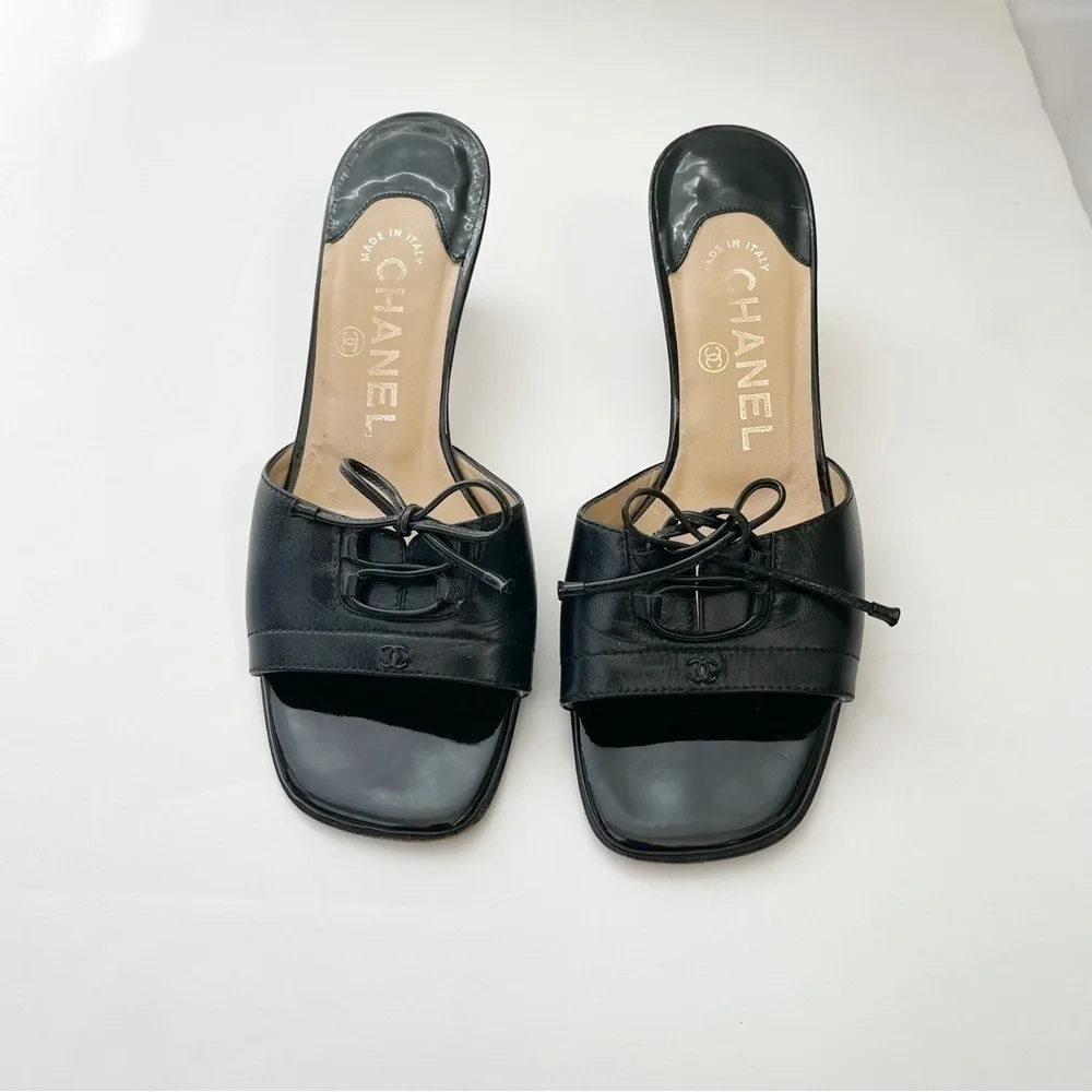 Chanel Black Leather Open Toe Sandals size 35